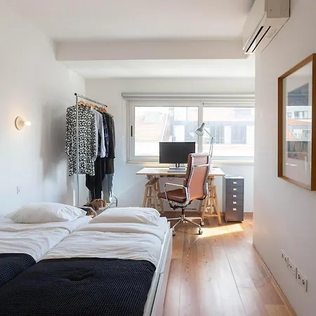 Center - Avenida Da Liberdade - 2 Bedrooms Apartment *